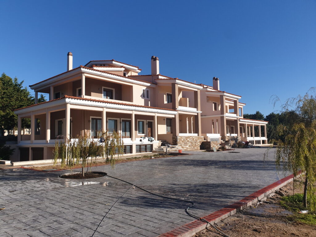 Θερμοπρόσοψη και σταμπωτό δάπεδο στο Καπανδρίτι